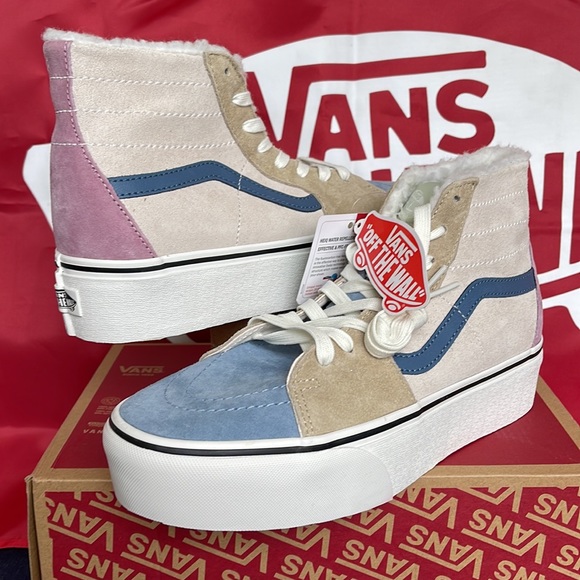 Vans Sk8-Hi Tapered
Pig Suede/Sherpa Multi Co
VN0A7Q5PMUL
WMNS Platforms - Picture 9 of 16